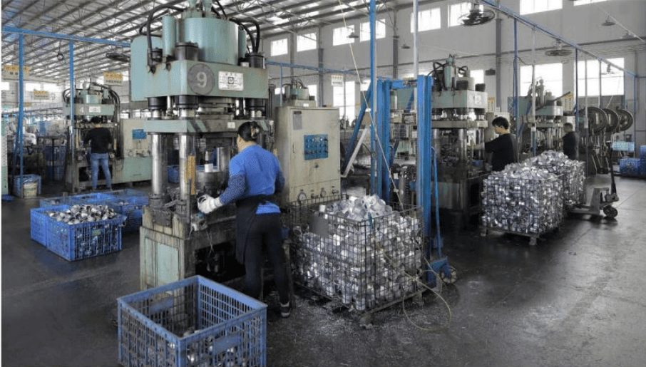 I.SHA Lighting die casting workshop producing aluminum lighting components